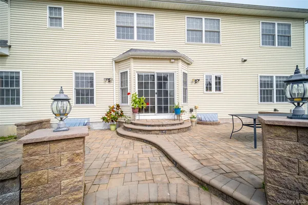 $799,999 | 2041 Independence Drive, New Windsor, NY 12553