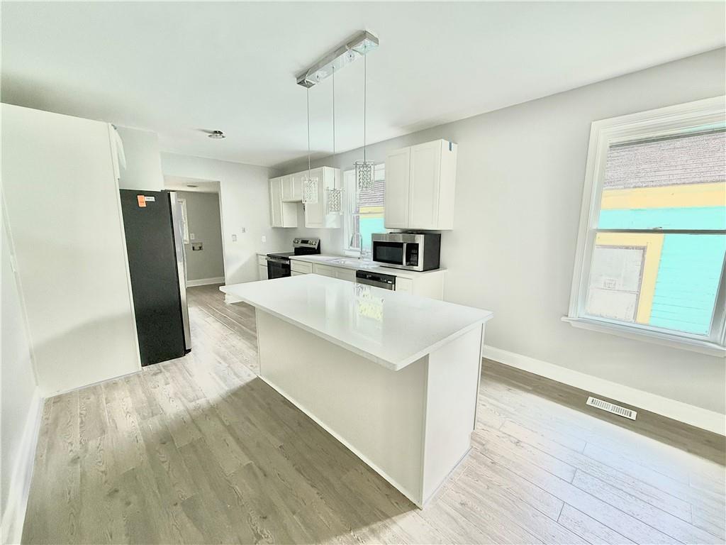 554 Lawton Street Southwest Atlanta, GA 30310 - Photo 6 of 9