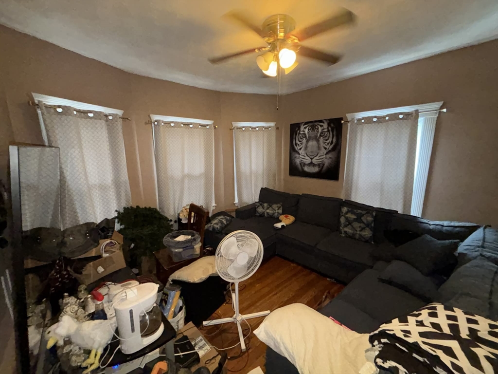 215 Springvale Avenue Everett, MA 02149 - Photo 6 of 7