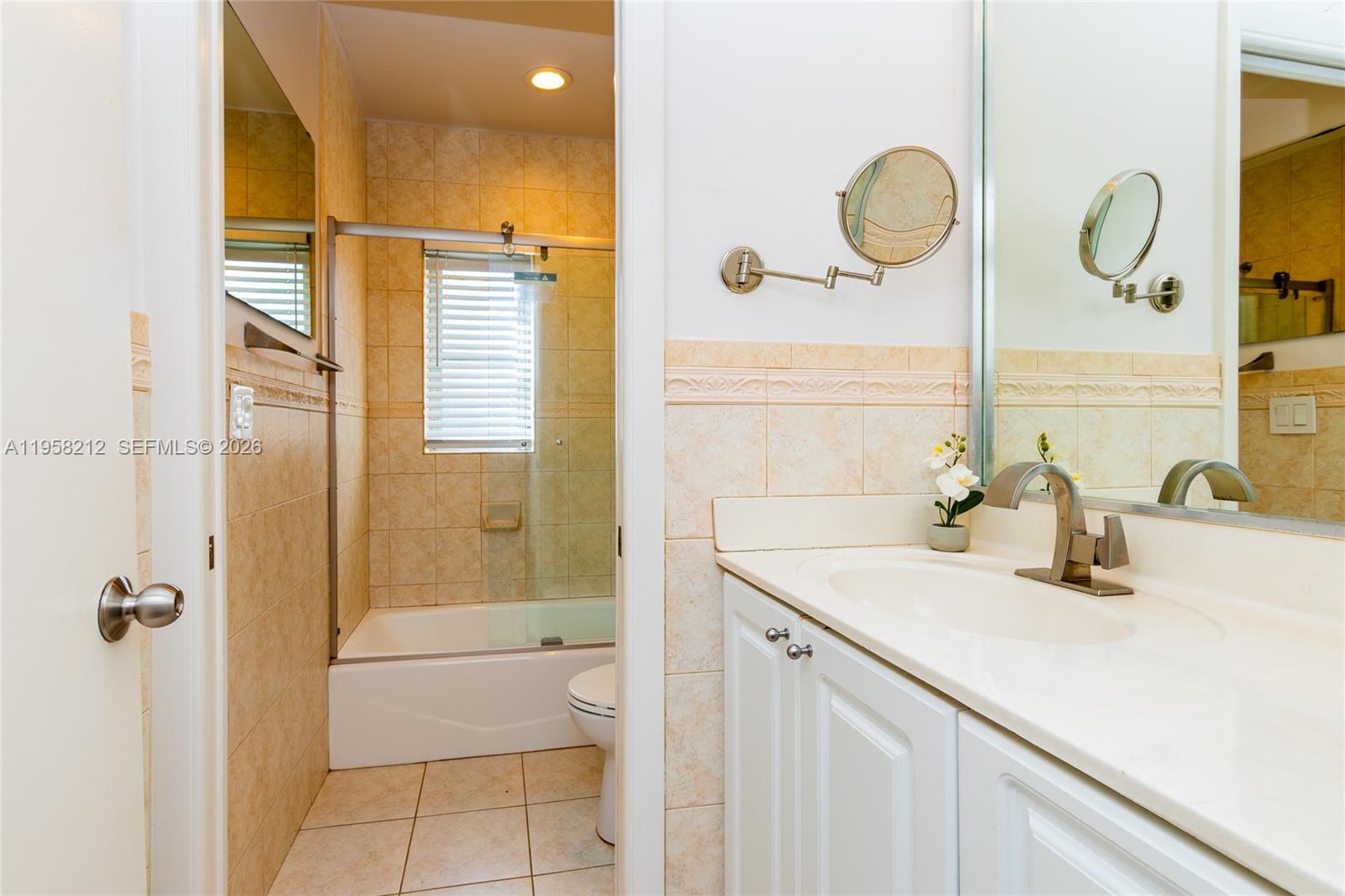 6130 Southwest 46th Terrace Miami, FL 33155 - Photo 13 of 36