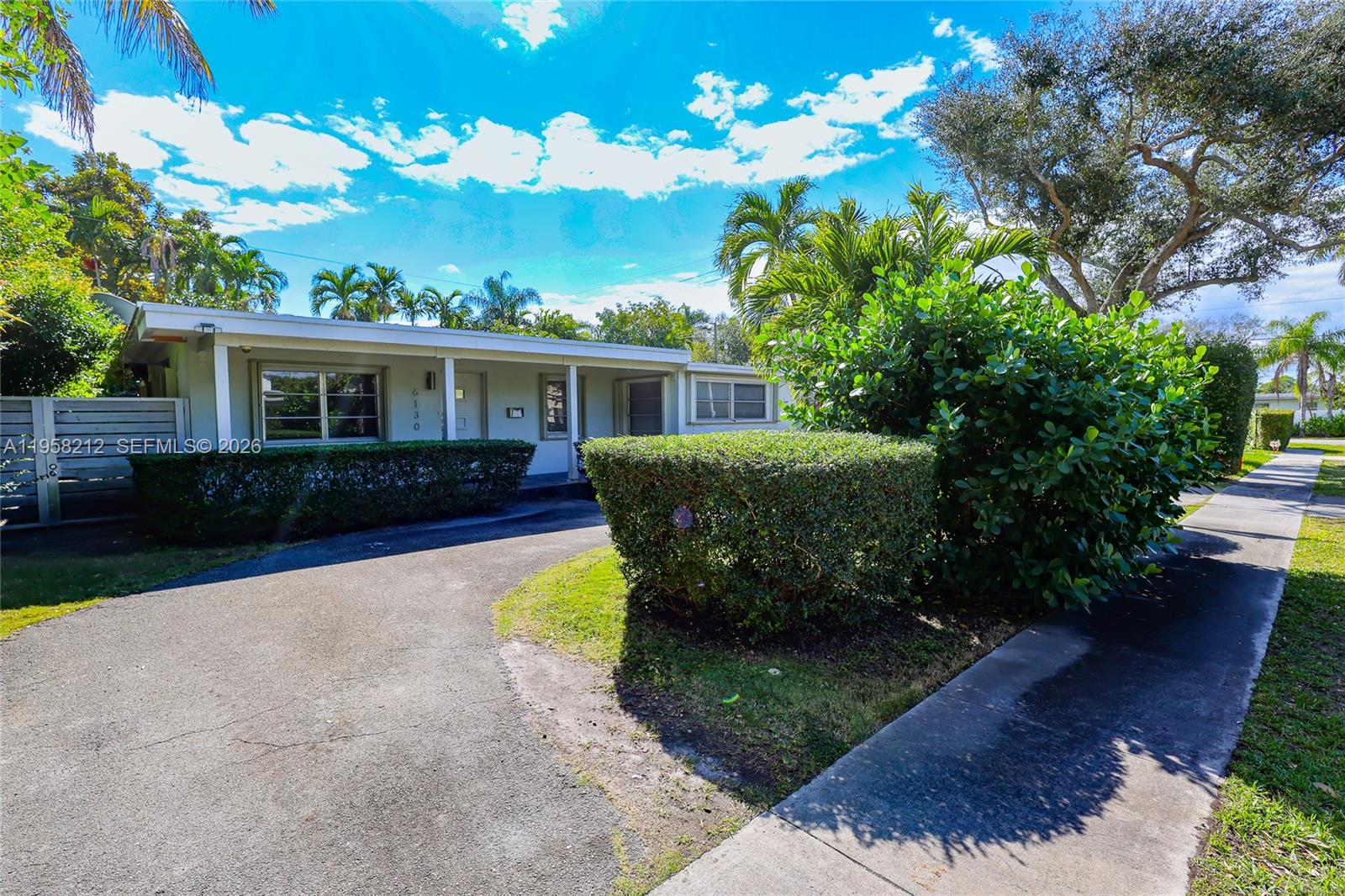 6130 Southwest 46th Terrace Miami, FL 33155 - Photo 4 of 36