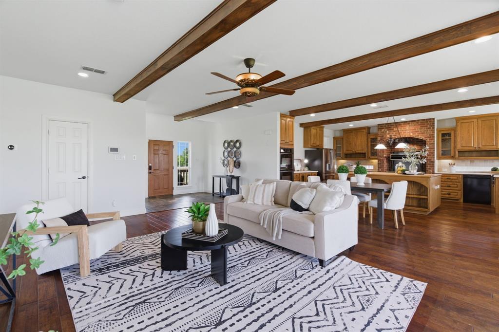 250 Newfield Lane Springtown, TX 76082 - Photo 8 of 38