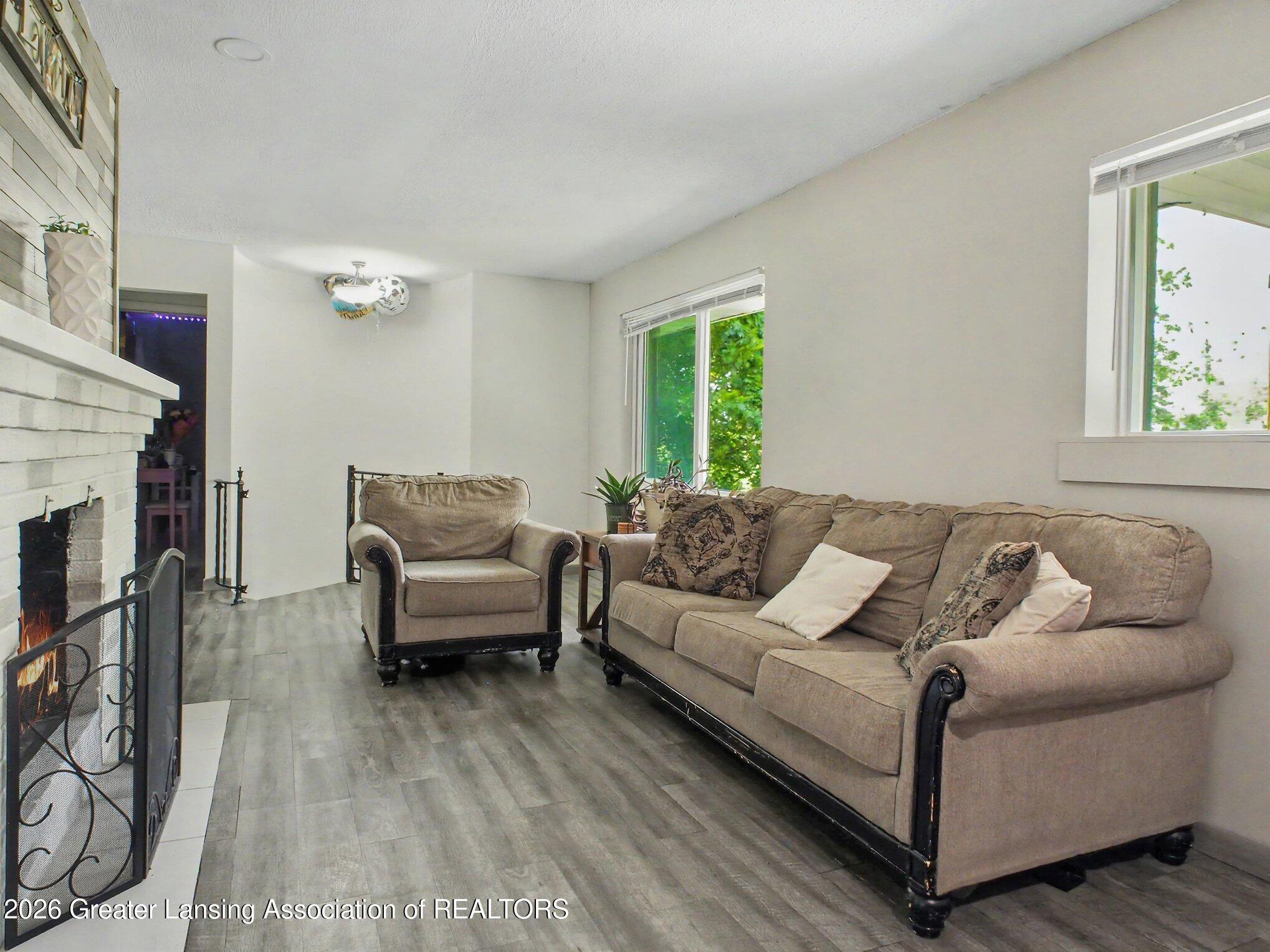 805 Dryer Farm Road Lansing, MI 48917 - Photo 5 of 37