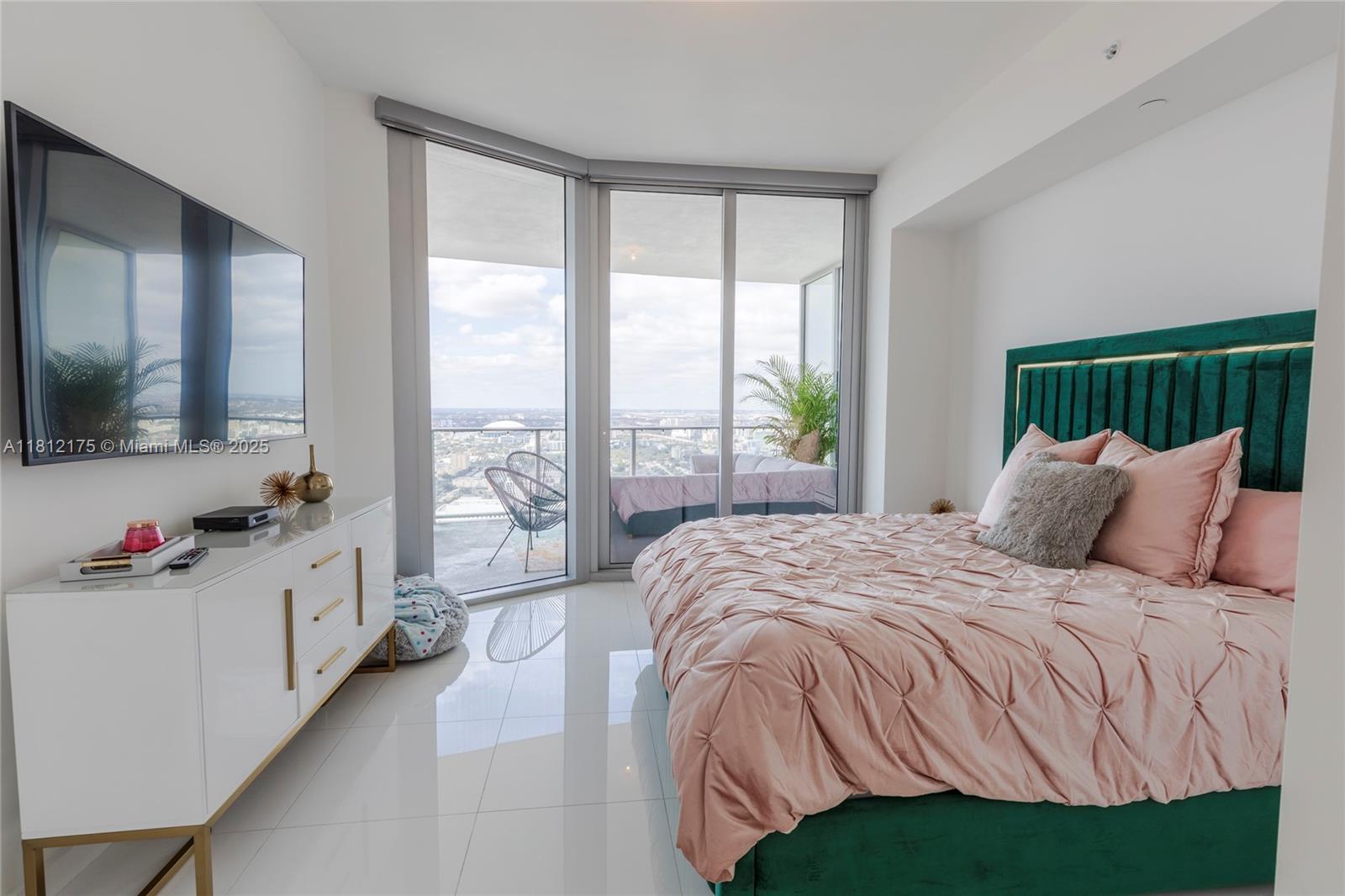 851 Northeast 1st Avenue, Unit 4410 Miami, FL 33132 - Photo 10 of 16