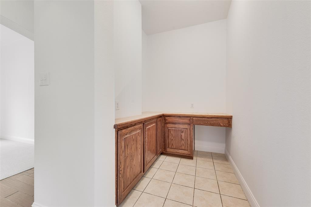 413 Kearsarge Street DeSoto, TX 75115 - Photo 18 of 33 a hallway view with hardwood