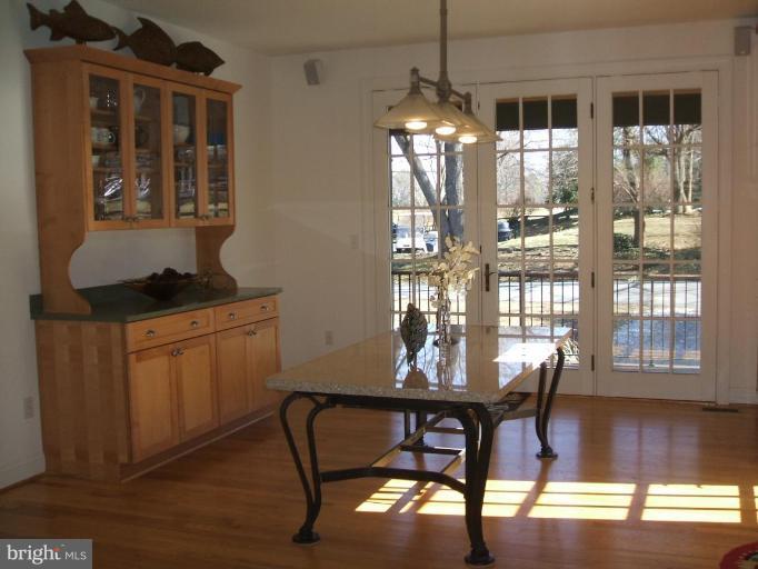 100 A Edgehill Road Annapolis, MD 21405 - Photo 6 of 30 a dining room with furniture and window