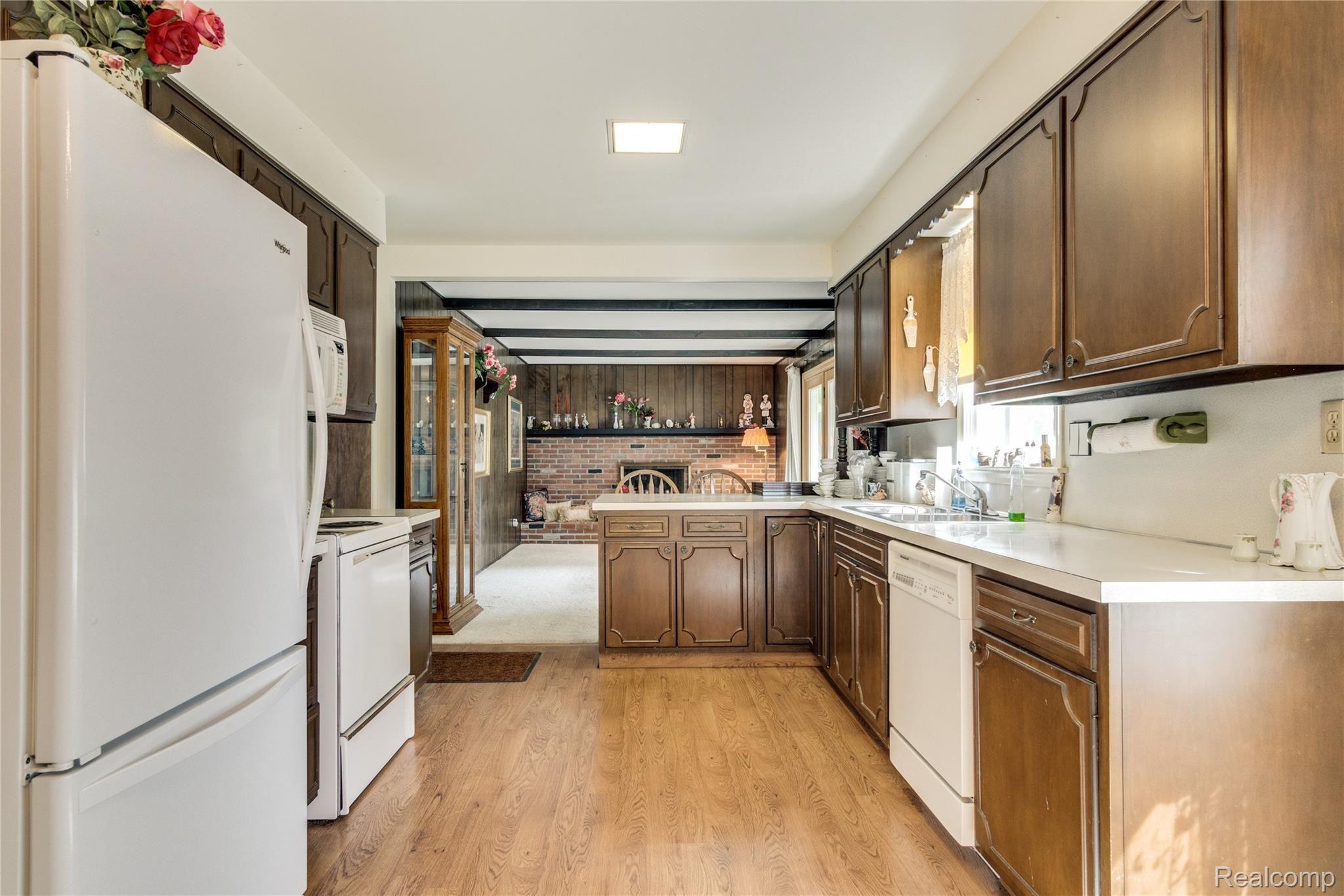 1245 Crooked Lake Road Fenton, MI 48430 - Photo 8 of 28 Interiors (8 of 32).jpg