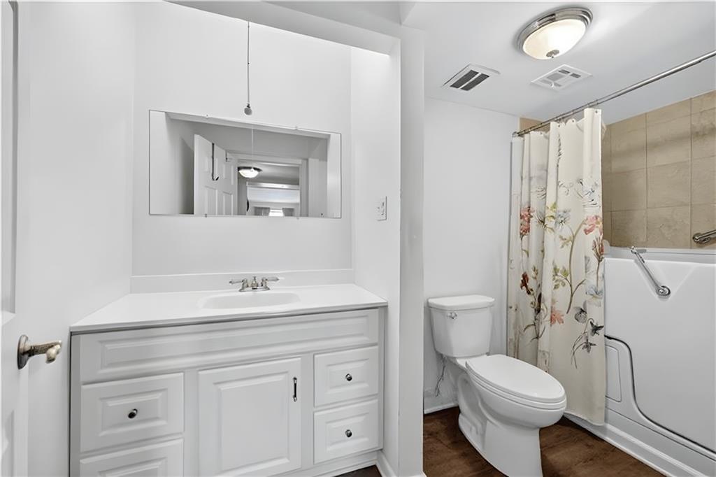 2120 Greentree Road, Unit 610E Pittsburgh, PA 15220 - Photo 11 of 23 Gallery Image 11