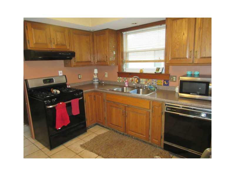 114 Greystone Lane Butler, PA 16002 - Photo 6 of 14 Kitchen.