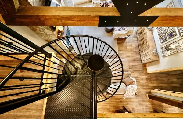 a view of entryway and kitchen