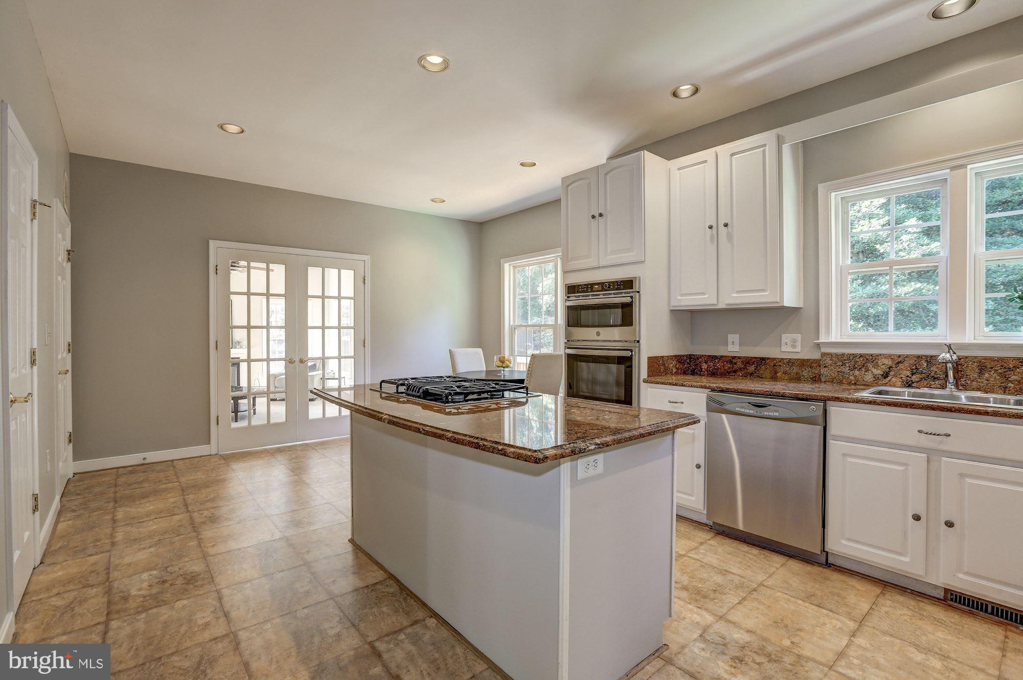 10234 Parkman Road Silver Spring, MD 20903 - Photo 9 of 33 Terrific kitchen!