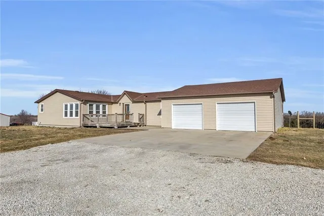 $530,000 | 21814 McLouth Road, McLouth, KS 66054