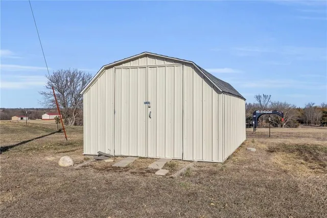 $505,000 | 21814 Mc Louth Road, McLouth, KS 66054