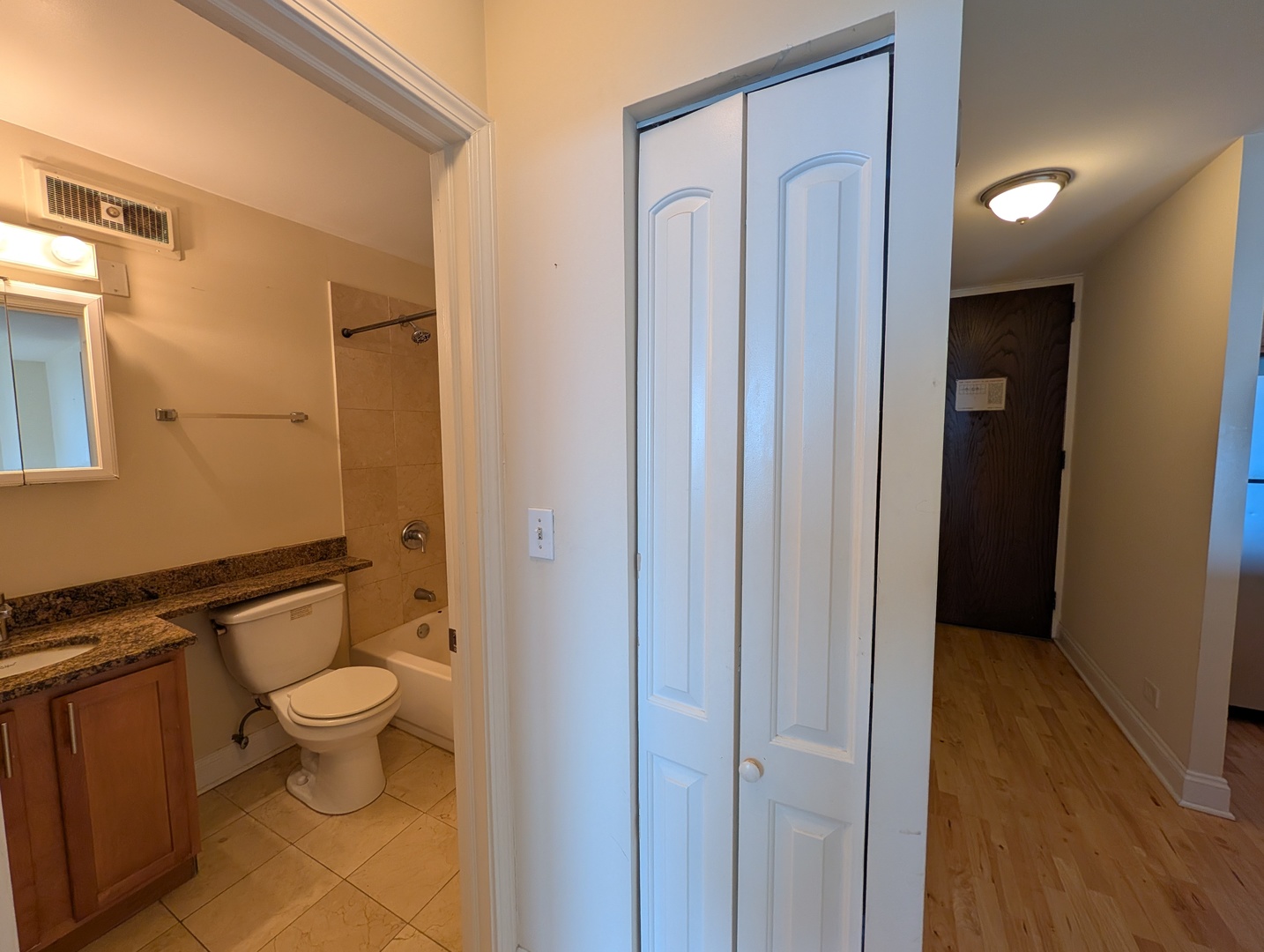 720 West Gordon Terrace, Unit 19F Chicago, IL 60613 - Photo 7 of 22