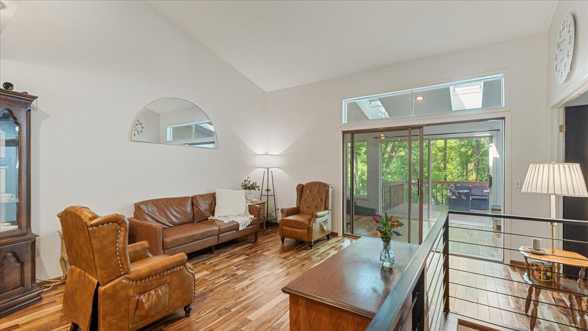 539 Deer Ridge Lane South Maplewood, MN 55119 - Photo 4 of 27