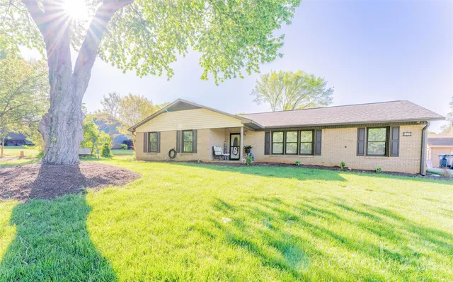 $615,000 | 125 Southwood Park Road, Mooresville, NC 28117