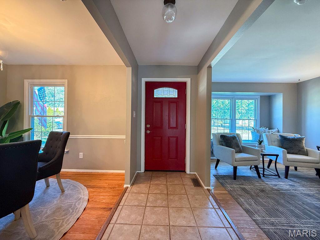 364 Novara Drive Ballwin, MO 63021 - Photo 8 of 37 Gallery Image 8