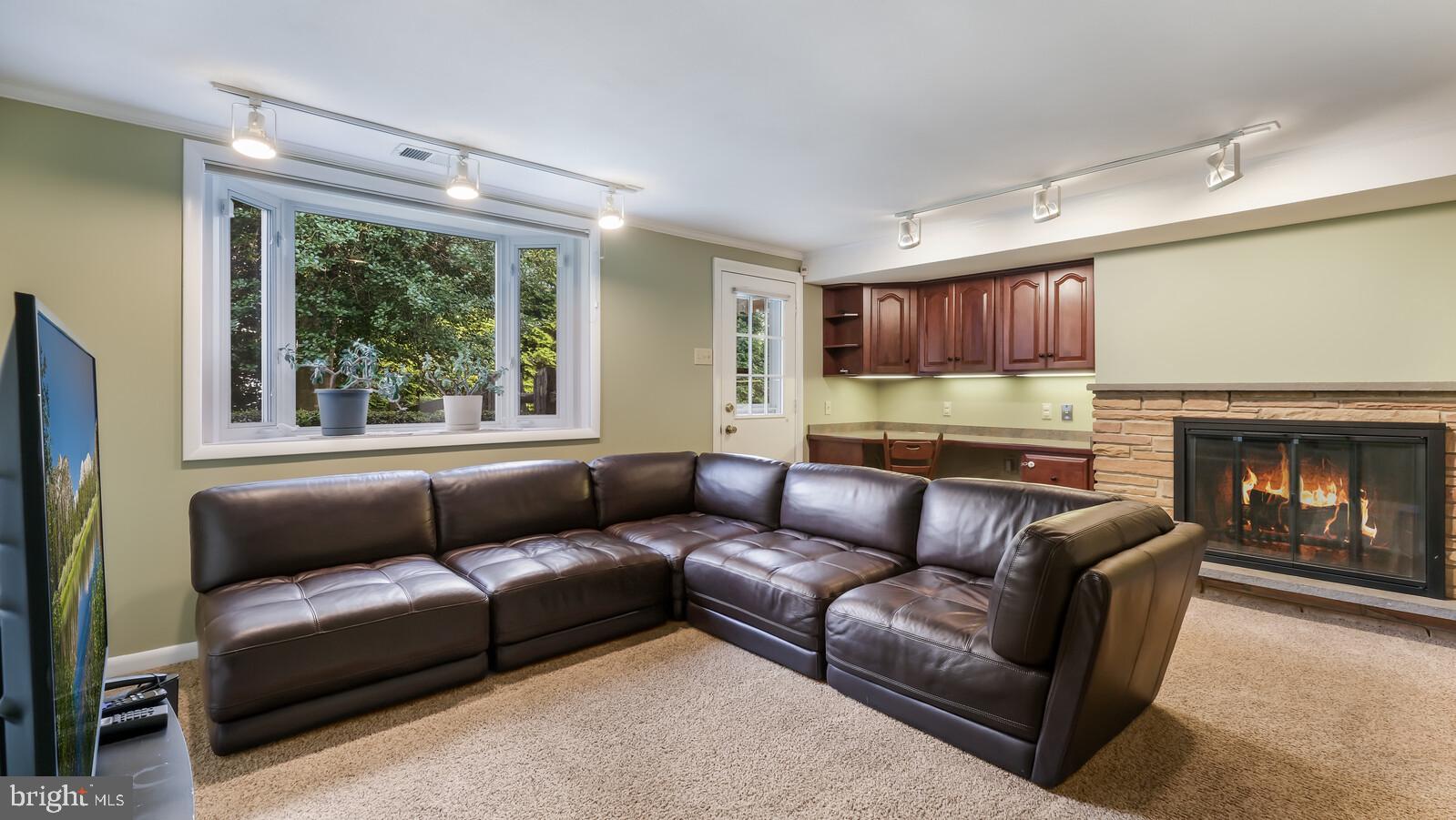 999 George Road Jenkintown, PA 19046 - Photo 15 of 44 Family rm w/picture window to let in the sunshine