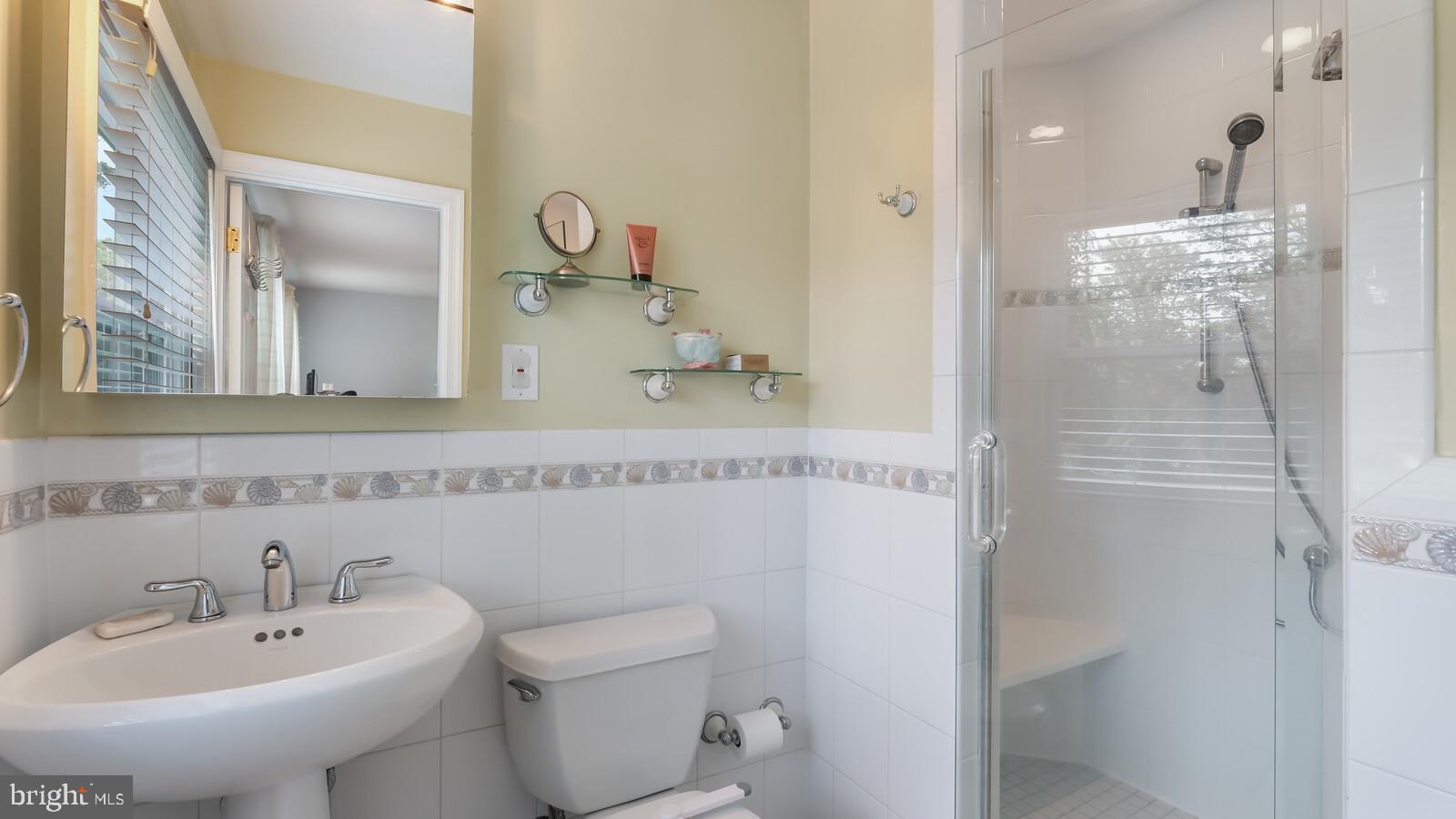 999 George Road Jenkintown, PA 19046 - Photo 23 of 44 Owners Bath