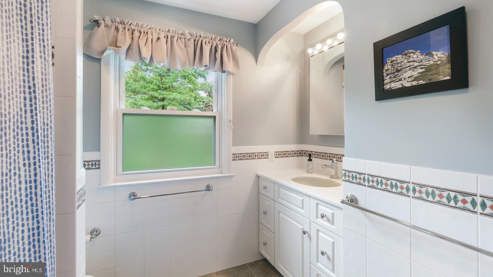 999 George Road Jenkintown, PA 19046 - Photo 33 of 44 Hall Bathroom