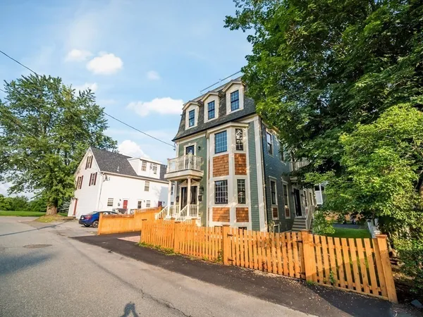 $4,500 | 8 Richardson Street, Unit 2, Winchester, MA 01890