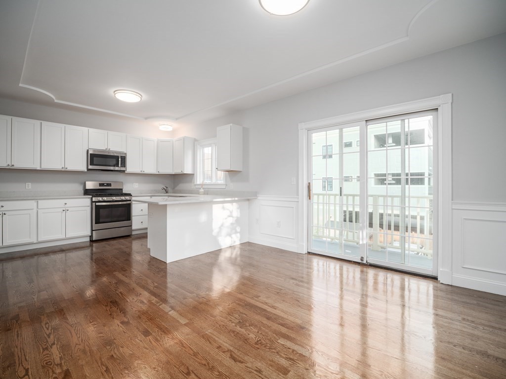 8 Richardson Street, Unit 2 Winchester, MA 01890 - Photo 7 of 38