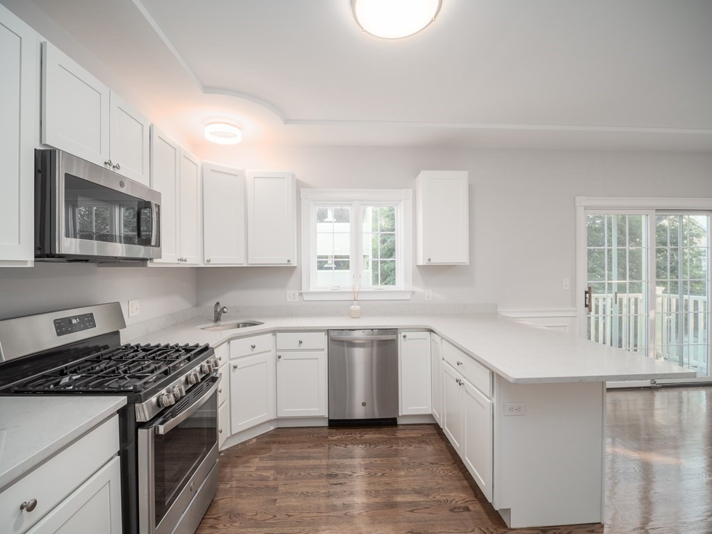 8 Richardson Street, Unit 2 Winchester, MA 01890 - Photo 8 of 38