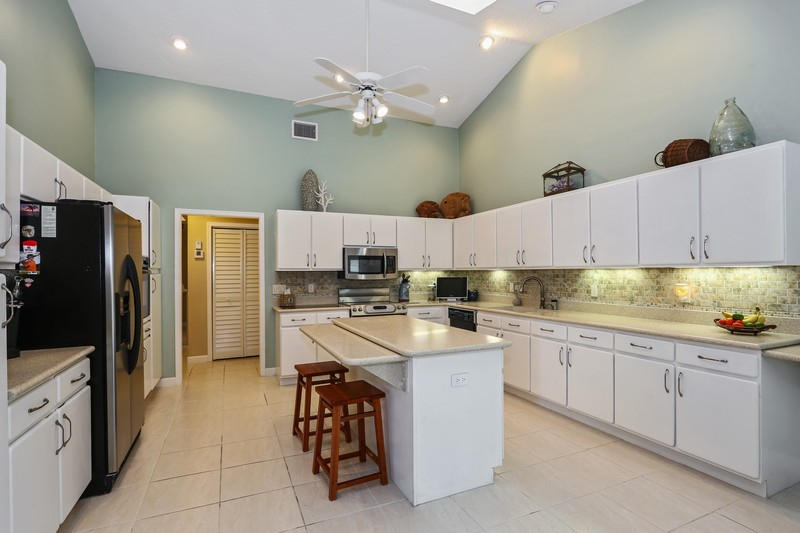 175 Apollo Circle Jupiter, FL 33477 - Photo 7 of 33 Large kitchen with center island
