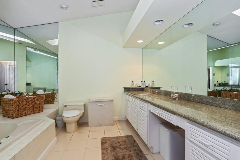 175 Apollo Circle Jupiter, FL 33477 - Photo 10 of 33 Master bath with granite & spa bath