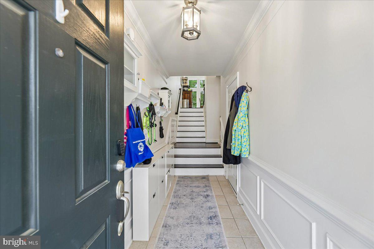 9276 Laurel Ridge Crossing Road Lorton, VA 22079 - Photo 2 of 43 Welcoming entryway with stylish charm.