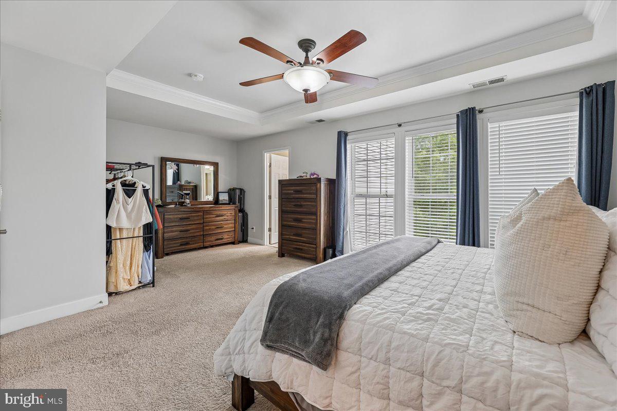9276 Laurel Ridge Crossing Road Lorton, VA 22079 - Photo 25 of 43 Spacious retreat with natural light.