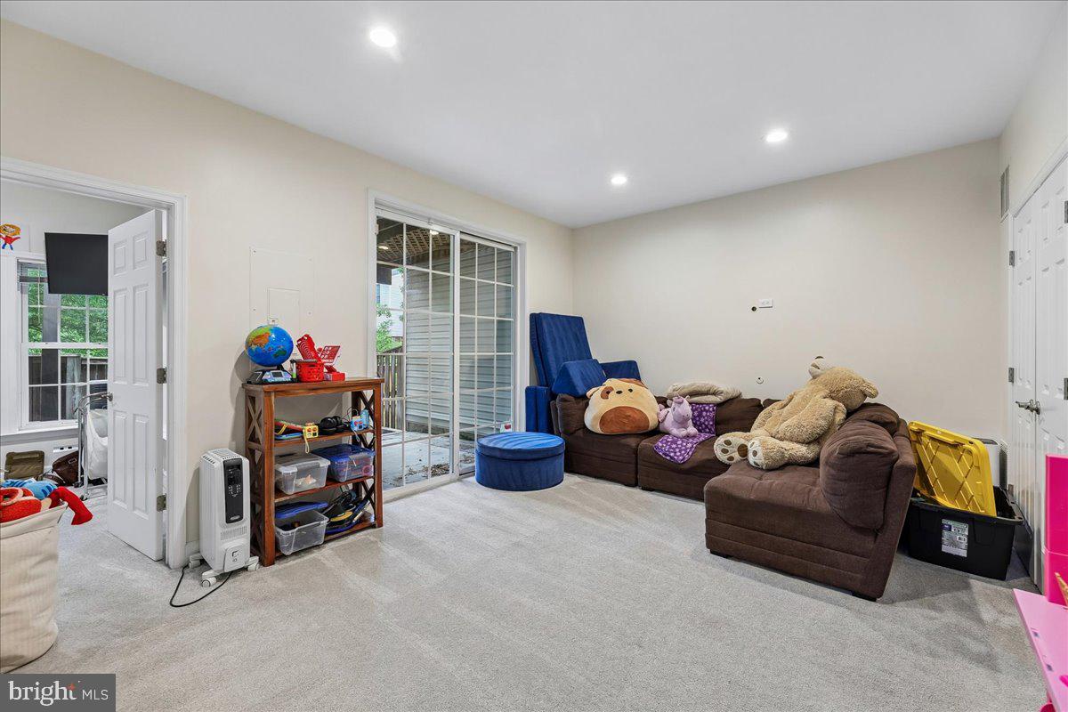 9276 Laurel Ridge Crossing Road Lorton, VA 22079 - Photo 4 of 43 Bright and inviting playroom space.