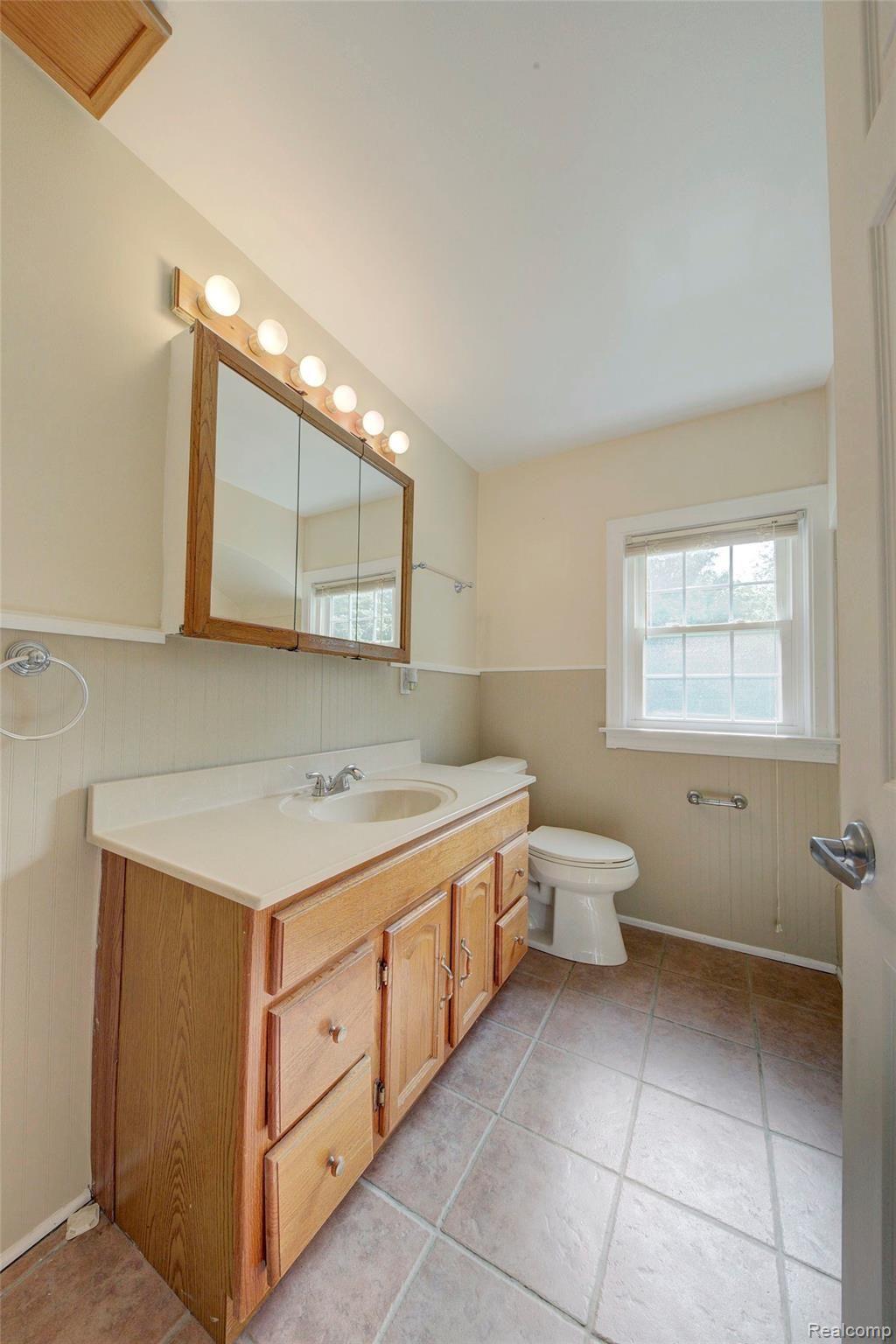 6527 Baldwin Road Swartz Creek, MI 48473 - Photo 13 of 17 Bath