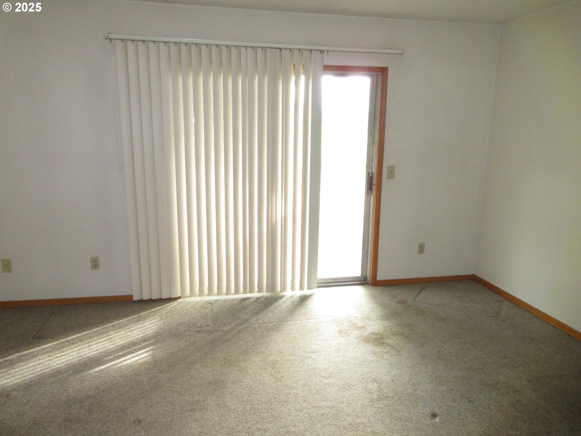 1308 Northeast Hogan Drive, Unit 166 Gresham, OR 97030 - Photo 7 of 13 an empty room with window
