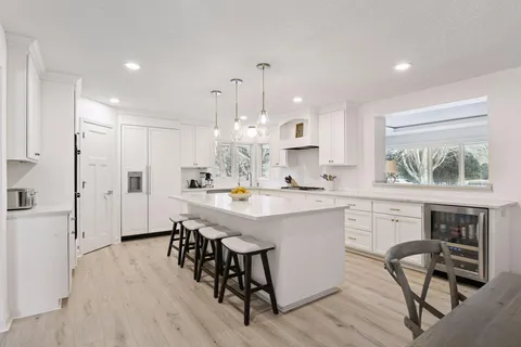 $1,750,000 | 14 Woodland Road, Edina, MN 55424