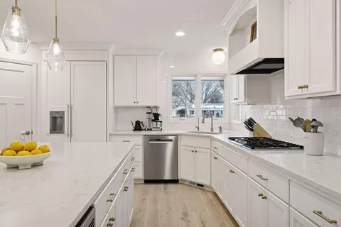 $1,750,000 | 14 Woodland Road, Edina, MN 55424