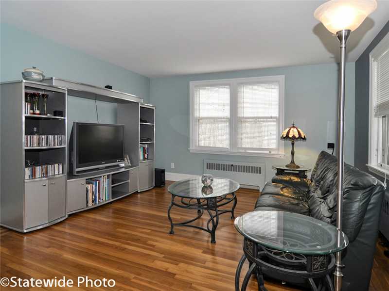 74 Rome Avenue Providence, RI 02908 - Photo 3 of 23 Living Room.