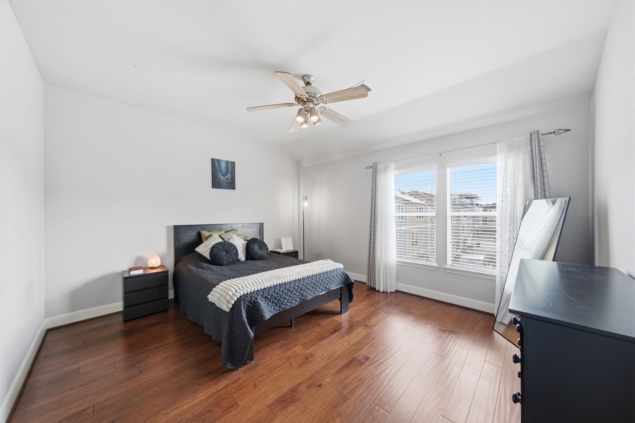 1716 Elgin Street Houston, TX 77004 - Photo 23 of 35 Primary bedroom located on the 3rd floor.