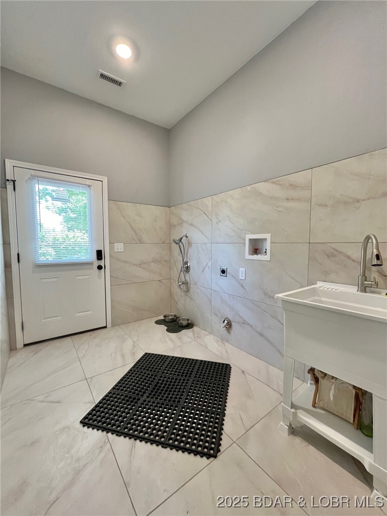 26450 Eagle Point Road, Unit INDIAN CREEK COVE) Barnett, MO 65011 - Photo 24 of 45 Mud-laundry room w/door to patio