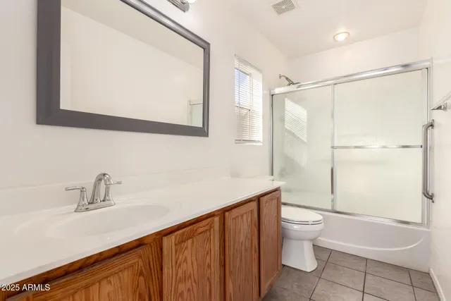 a view of a room with an empty space