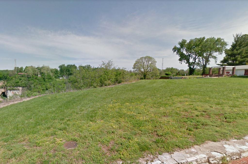 400 Bluff Street Alton, IL 62002 - Photo 2 of 5 Gallery Image 2