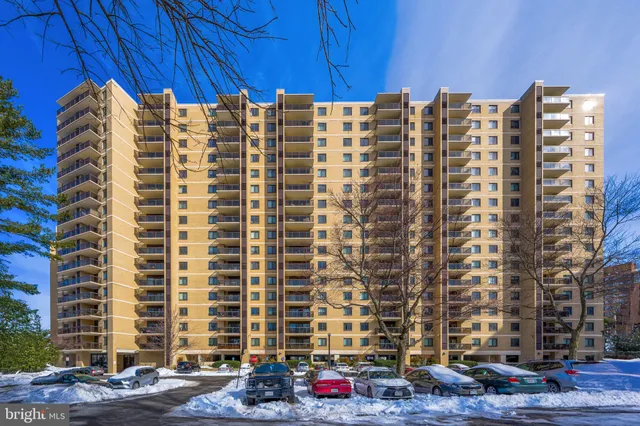 $359,999 | 307 Yoakum Parkway, Unit 920, Alexandria, VA 22304
