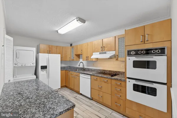 $345,000 | 307 Yoakum Parkway, Unit 920, Alexandria, VA 22304