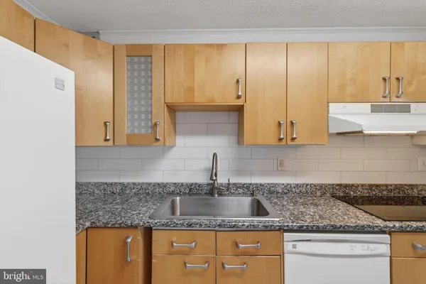 $345,000 | 307 Yoakum Parkway, Unit 920, Alexandria, VA 22304