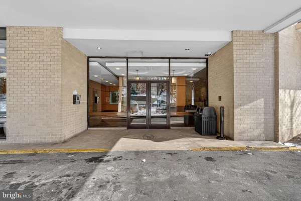 $345,000 | 307 Yoakum Parkway, Unit 920, Alexandria, VA 22304