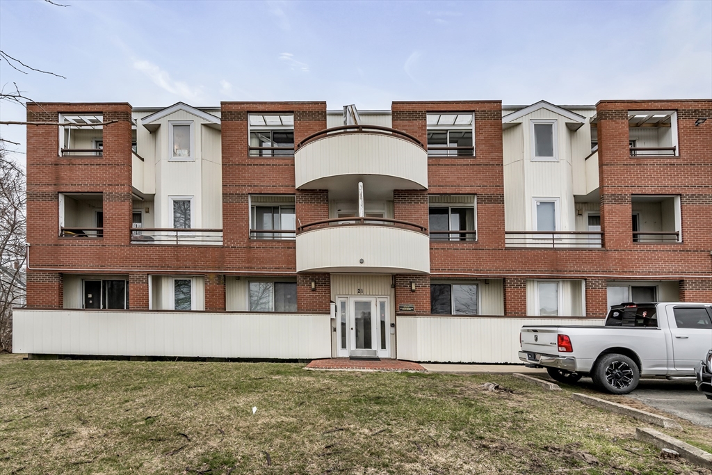 21 Margin Street, Unit 33 Lynn, MA 01905 - Photo 2 of 29