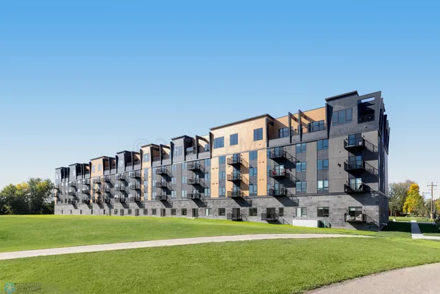 $1,249,000 | 505 Oak Street North, Unit 503, Fargo, ND 58102