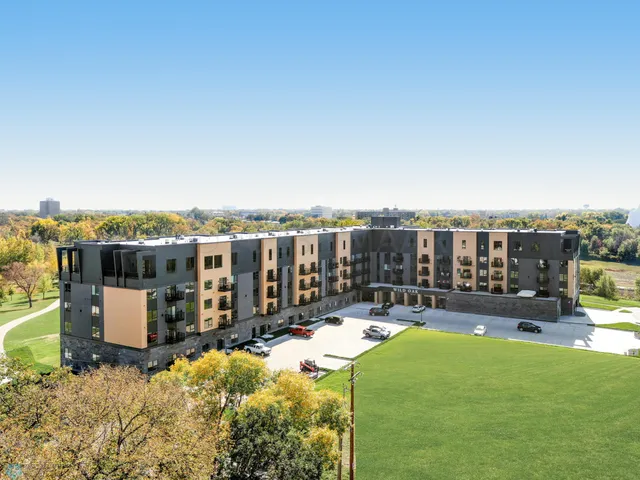 $1,249,000 | 505 Oak Street North, Unit 503, Fargo, ND 58102