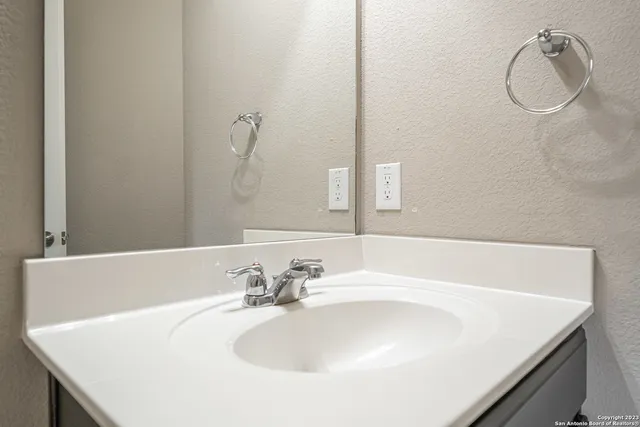 $2,550 | 12911 Brewster, San Antonio, TX 78253