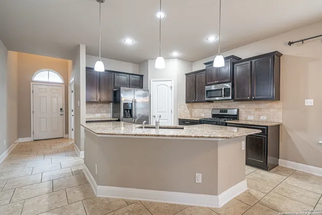 $2,550 | 12911 Brewster, San Antonio, TX 78253
